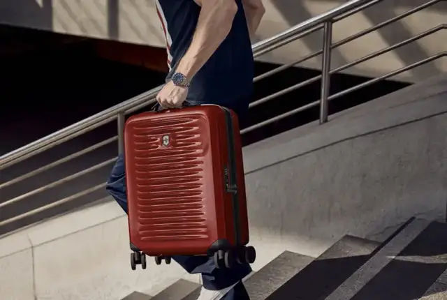 Jaką walizkę do samolotu? Wymiary, materiały, porady eksperta