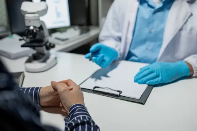 Urolog bez kolejki? NFZ, prywatnie i pilnie pełny przewodnik