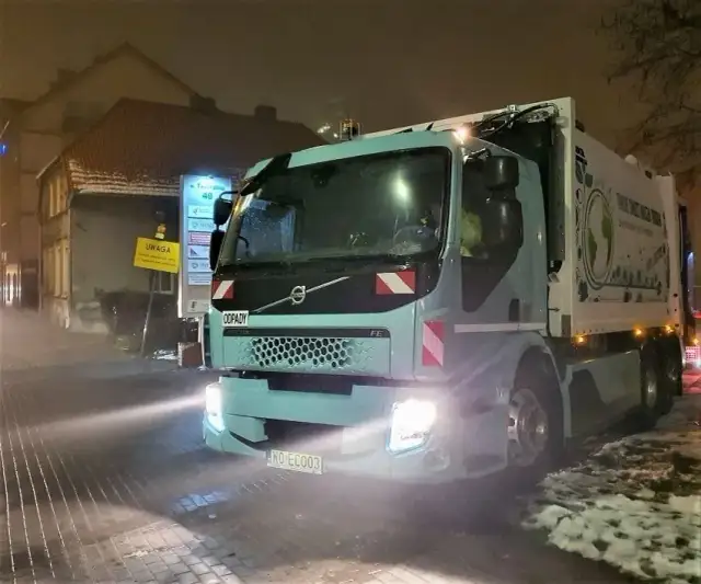 Samochód który zbiera elektrośmieci z osiedla – jak skorzystać z usługi?