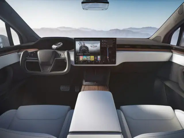 Jak wygląda Tesla? Odkryj minimalistyczny design i futurystyczne wnętrze.