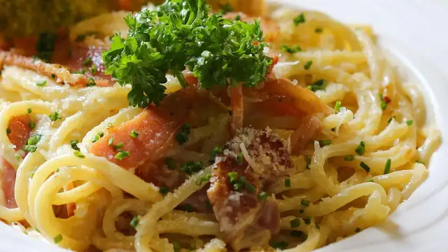 Spaghetti carbonara jak zrobić: uniknij najczęstszych błędów w przepisie
