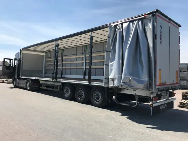 Transport a spedycja: Kluczowe różnice i rola spedytora