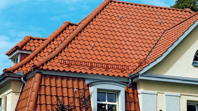 Jaki dach wybrać: blacha czy dachówka - porównanie kosztów i wytrzymałości