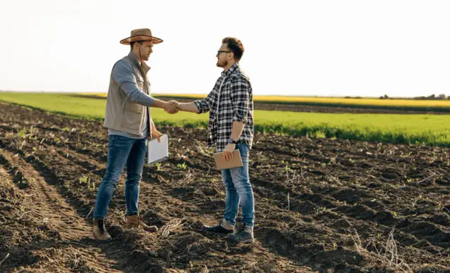 Sprzedaż działki: Jak to zrobić bezpiecznie i bez podatku PIT?