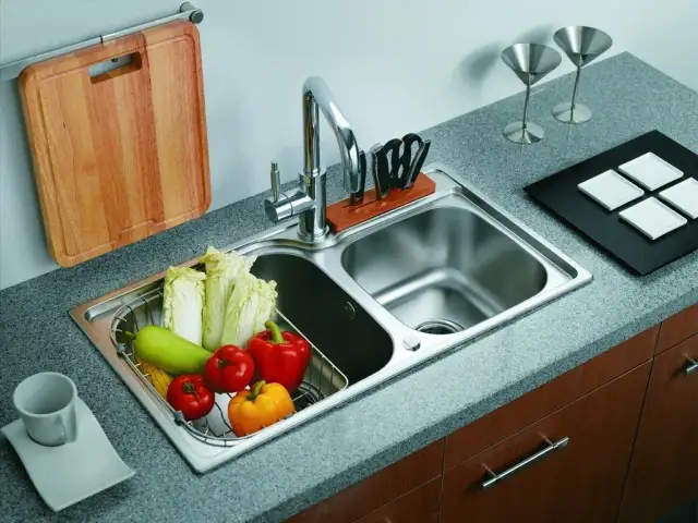 Jak zamontować zlew w blacie? Poradnik krok po kroku!