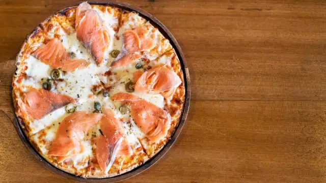 Pizza au saumon maison : la recette facile et ses secrets d'expert