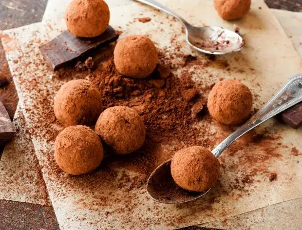 Jak zrobić ule ciastka - prosty przepis na pyszny deser bez pieczenia