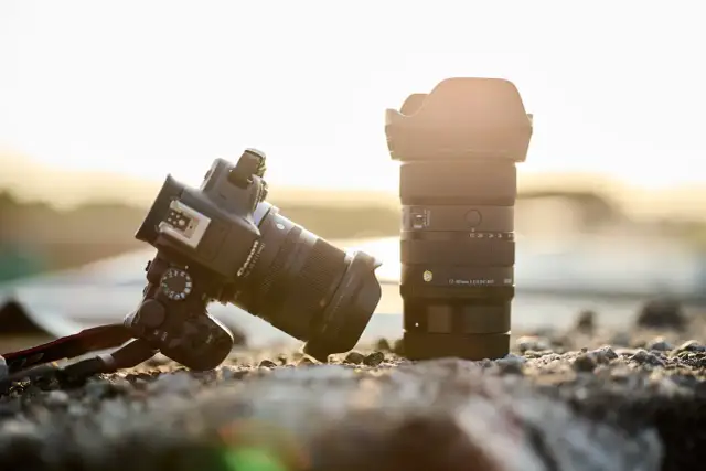 Jaki obiektyw do pomieszczeń? Szeroki kąt, jasność i najlepsze modele