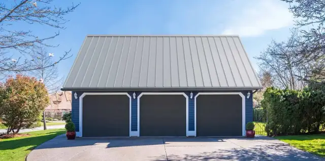 Ceny blachy na dach – co musisz wiedzieć, aby nie przepłacić