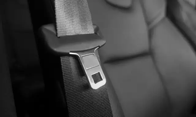 Jak wymienić pas bezpieczeństwa w samochodzie - krok po kroku, uniknij błędów