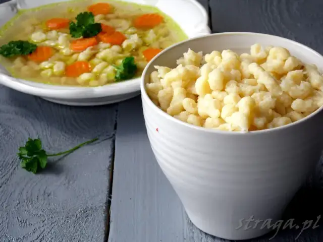 Jak zrobić lane kluseczki do zupy - szybki przepis na smaczny dodatek