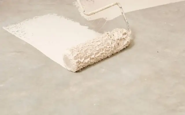 Farba do betonu: praktyczne porady i triki dla domowych majsterkowiczów