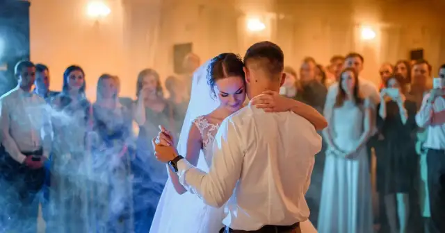Czy na L4 można iść na wesele? Sprawdź, co musisz wiedzieć