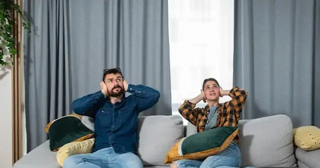 Farba wygładzająca ściany - skuteczne rozwiązanie na hałas w domu