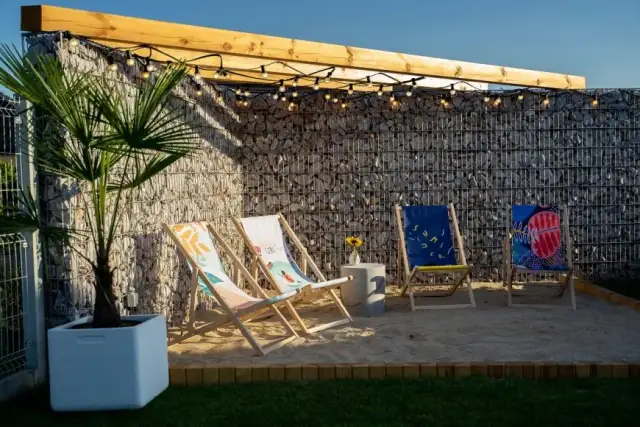 Jak zrobić plażę w ogrodzie: 7 prostych kroków do relaksu