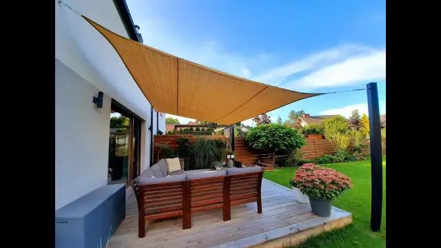 Jak skutecznie zamocować kotwę do żagla w różnych warunkach