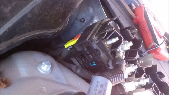 Gdzie są bezpieczniki w Mercedes C Klasa? Odkryj wszystkie lokalizacje