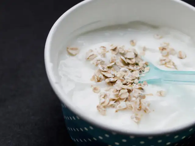 Jak zrobić wegański jogurt w domu - proste kroki i smaczne warianty