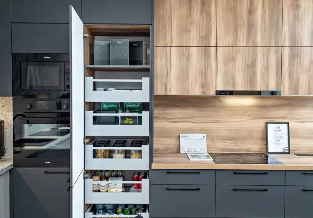 Jaki kolor mebli do kuchni? Trendy i porady eksperta Łukasza Maciejewskiego