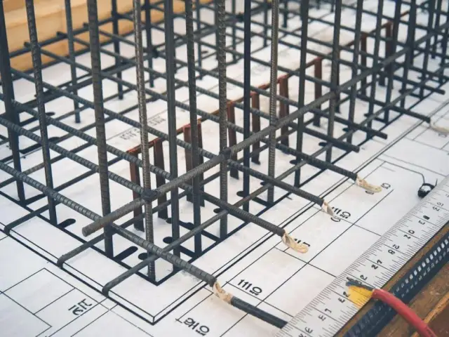 Jakie strzemiona na fundament - wybierz najlepsze dla swojej budowy