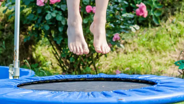 Jak kreatywnie wykorzystać starą trampolinę i uniknąć jej utylizacji