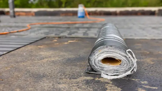 Co zrobić ze starą papą? Ważne informacje o utylizacji i recyklingu