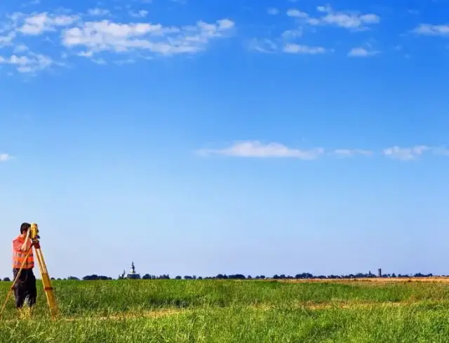 Co potrzebuje geodeta do wytyczenia budynku, aby uniknąć problemów?