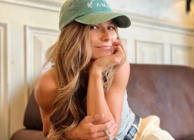 Idealna bluzka do bojówek? Odkryj sekrety modnej stylizacji!