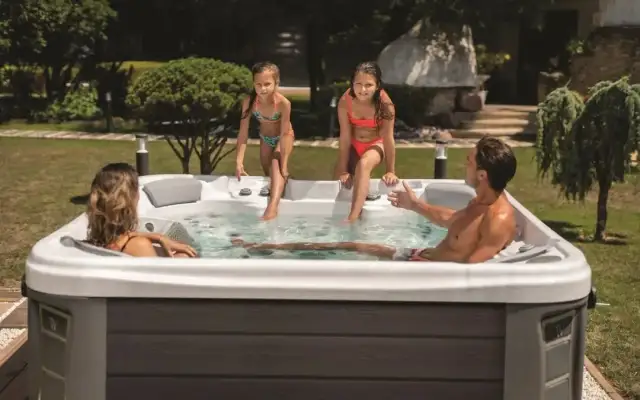 Czy jacuzzi odchudza? Poznaj prawdę o jego wpływie na wagę
