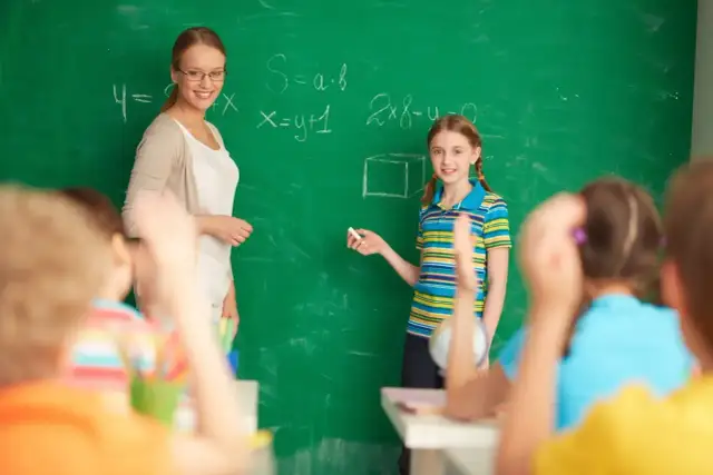 Nauczyciel biologii: Jak zacząć i awansować? Pełny poradnik