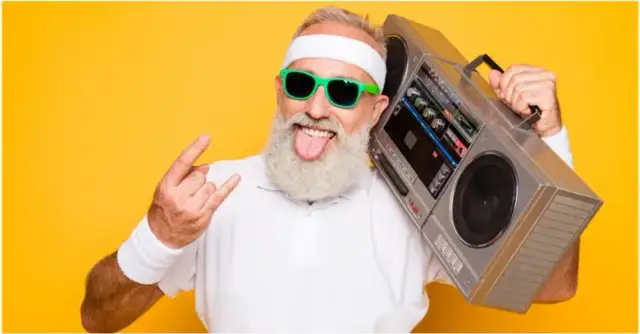 Najlepsze pomysły na prezent dla seniora, które zachwycą i ucieszą