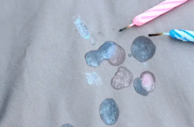 Jak usunąć wosk z bluzki? Skuteczne metody na trudne plamy