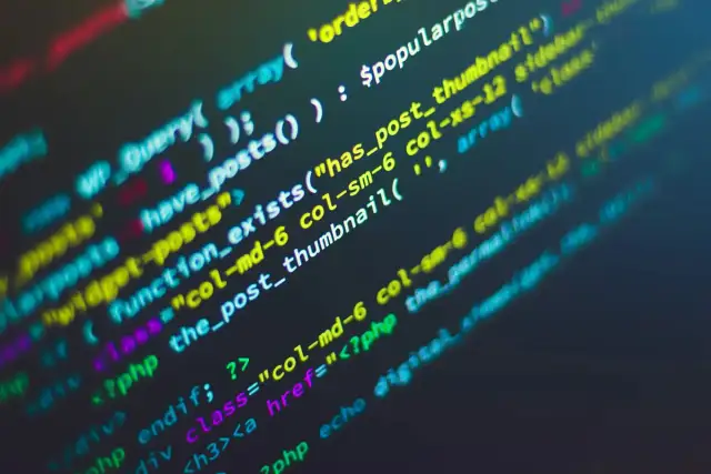 Fragment kodu PHP, który może być częścią strony internetowej. Widać tu funkcje związane z postami i ich miniaturami, co może być odpowiedzią na pytanie "cmd co to" w kontekście tworzenia stron.