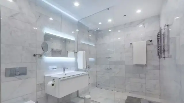 Jakie oświetlenie do łazienki na sufit - unikaj najczęstszych błędów