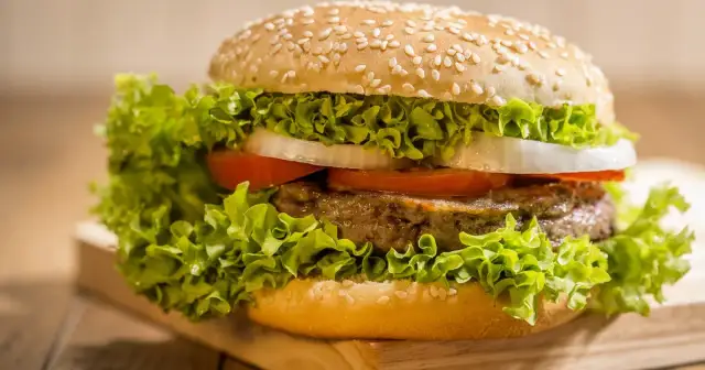 Jak idealnie przypiec bułki do hamburgerów – uniknij błędów i ciesz się smakiem