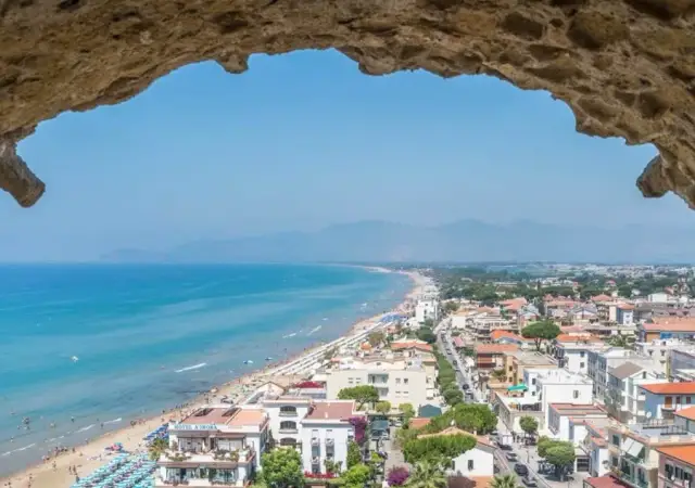 Jak dojechać z Rzymu nad morze? Sprawdź najlepsze połączenia i plaże