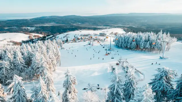 Zieleniec: Przewodnik po stokach, karnetach i atrakcjach 2025/2026