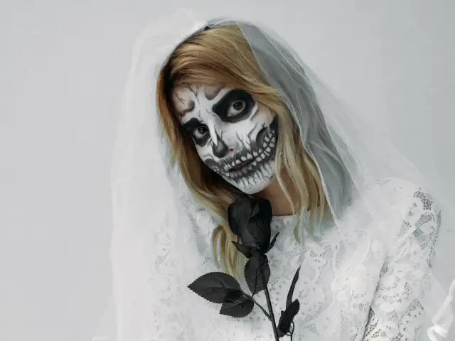 Horror Braut Make-up: Gruselige Looks Schritt für Schritt