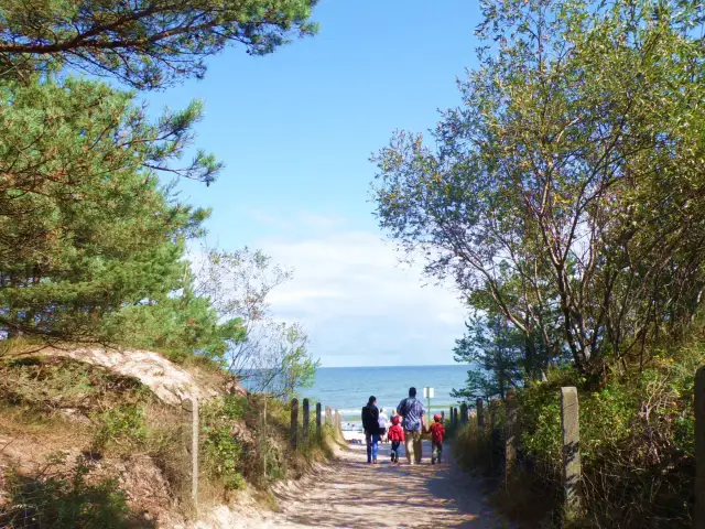 Karwia gdzie leży – odkryj jej lokalizację i sąsiednie atrakcje