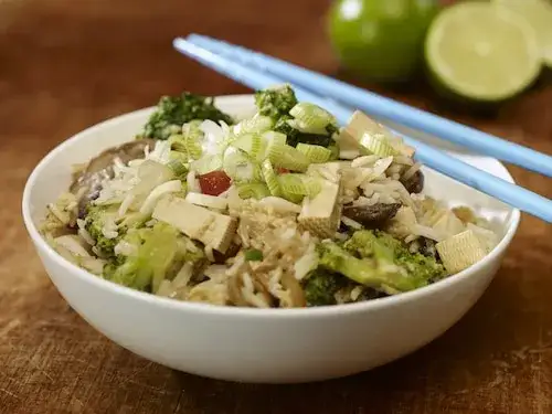 Ugotowany ryż co z nim zrobić? Pyszne pomysły na wykorzystanie ryżu