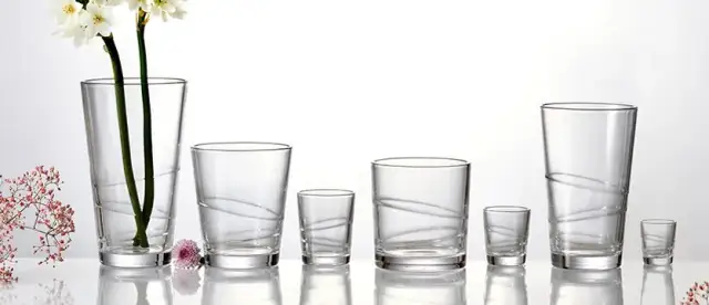 Eleganckie szklanki do napojów, które zachwycą Twoich gości