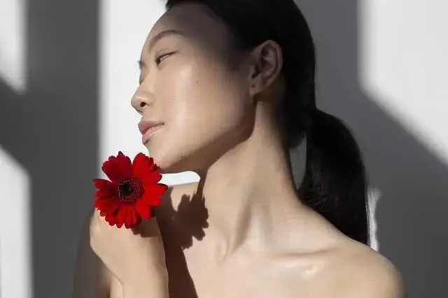 Czy krem BB niszczy cerę? Poznaj skutki i bezpieczne stosowanie