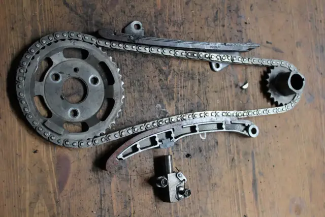 Toyota Yaris 1.0: rozrząd pasek czy łańcuch? Odkryj prawdę i uniknij kosztów