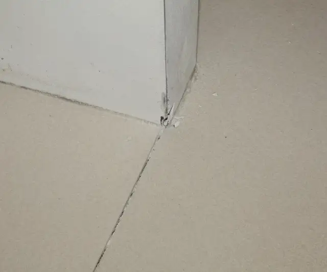 Czym wypełnić dylatacje w ścianie, aby uniknąć problemów z wilgocią?