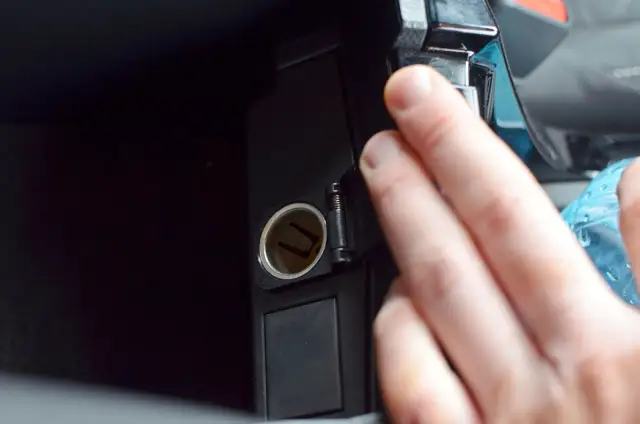 Sprawdź plus w gnieździe zapalniczki: Pewne metody i bezpieczeństwo