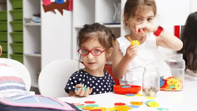 Zabawka sensoryczna - jak wybrać najlepsze dla rozwoju dziecka