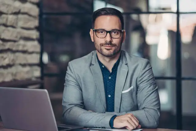 Kto to jest osoba prawna? Zrozumienie jej znaczenia i przykładów