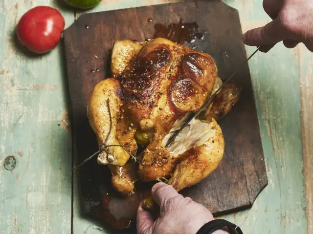 Idealne przyprawy do kurczaka z rożna. Tajemnica pysznego i soczystego grilla