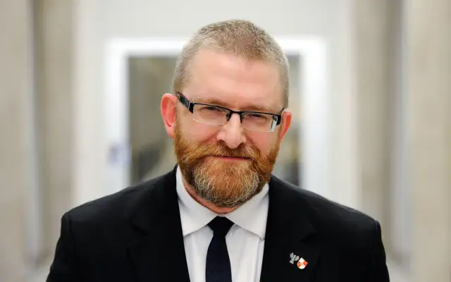 Grzegorz Braun z jakiej partii? Odkryj jego polityczne powiązania