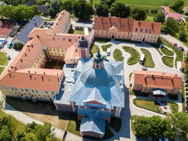 Wieś ze szkołą dla niewidomych: Owińska i Laski w jednym miejscu